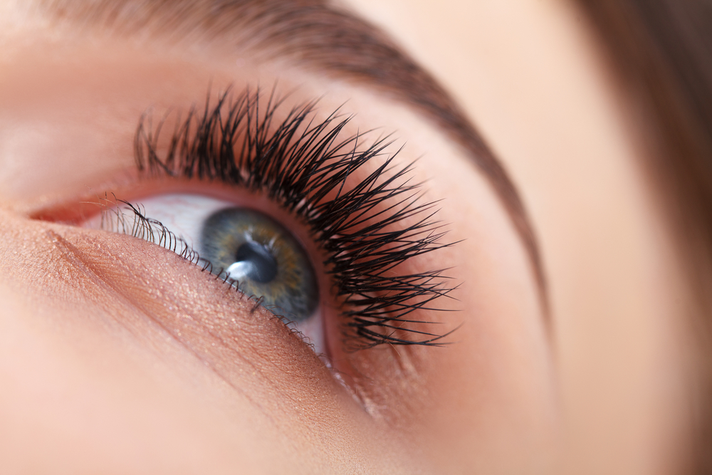 Can You Go Swimming With Eyelash Extensions? Myth Busted